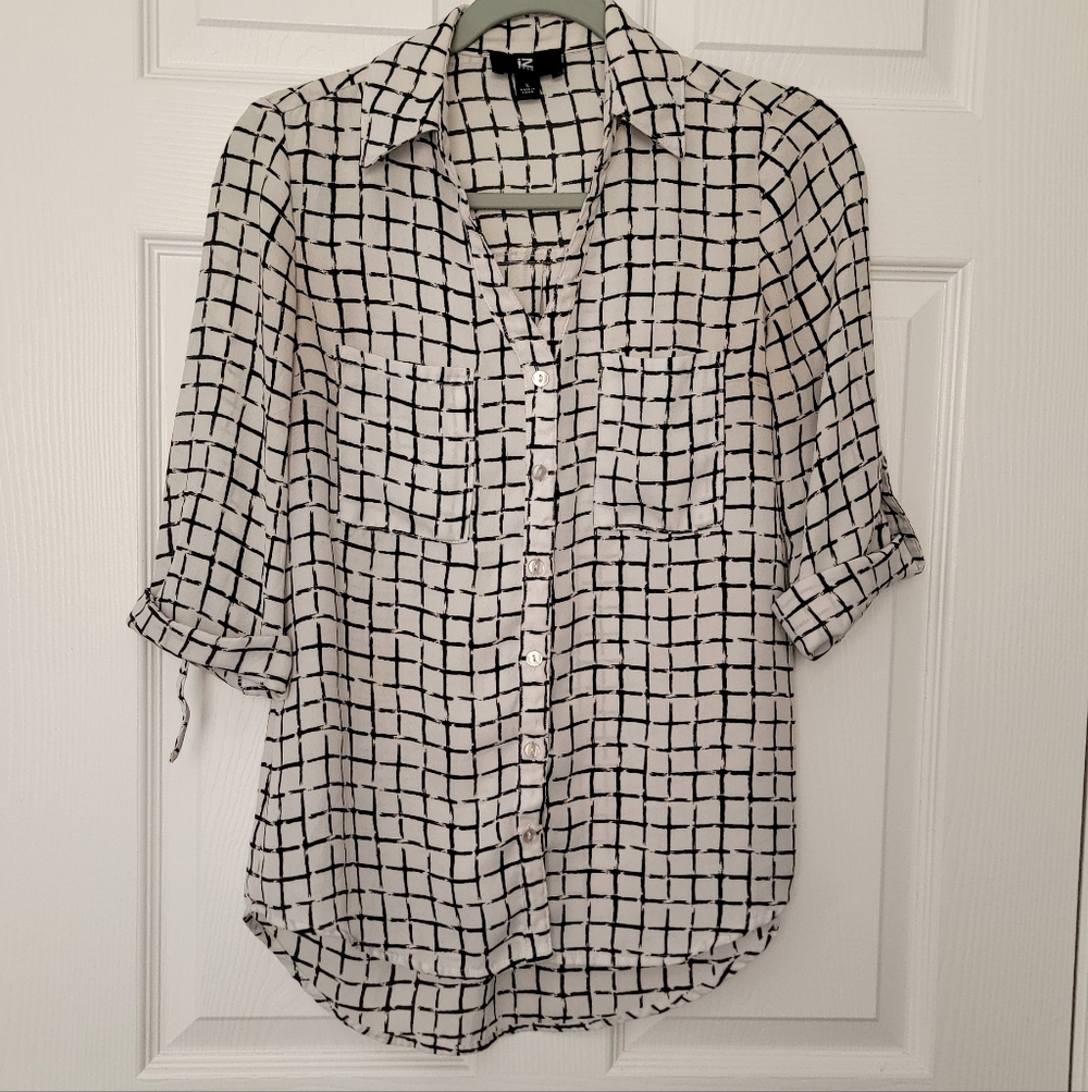IZ byer White & Black Grid Blouse Size Small